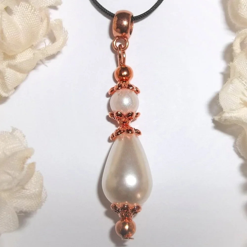 Necklace, Pendant, Pearl Necklace, Rose Gold Necklace, White Necklace NWT 8114